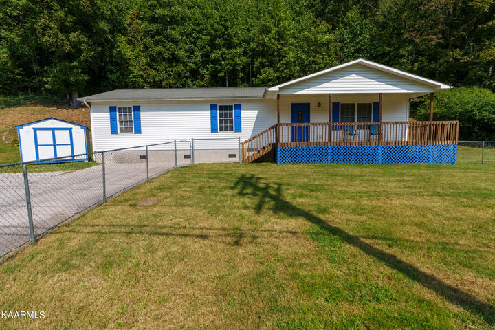 990 Lake City Hwy Hwy  Clinton TN 37716 photo