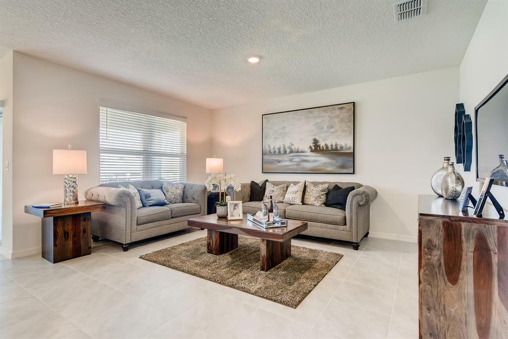 Property Photo: 803 Lazio Circle FL 32713