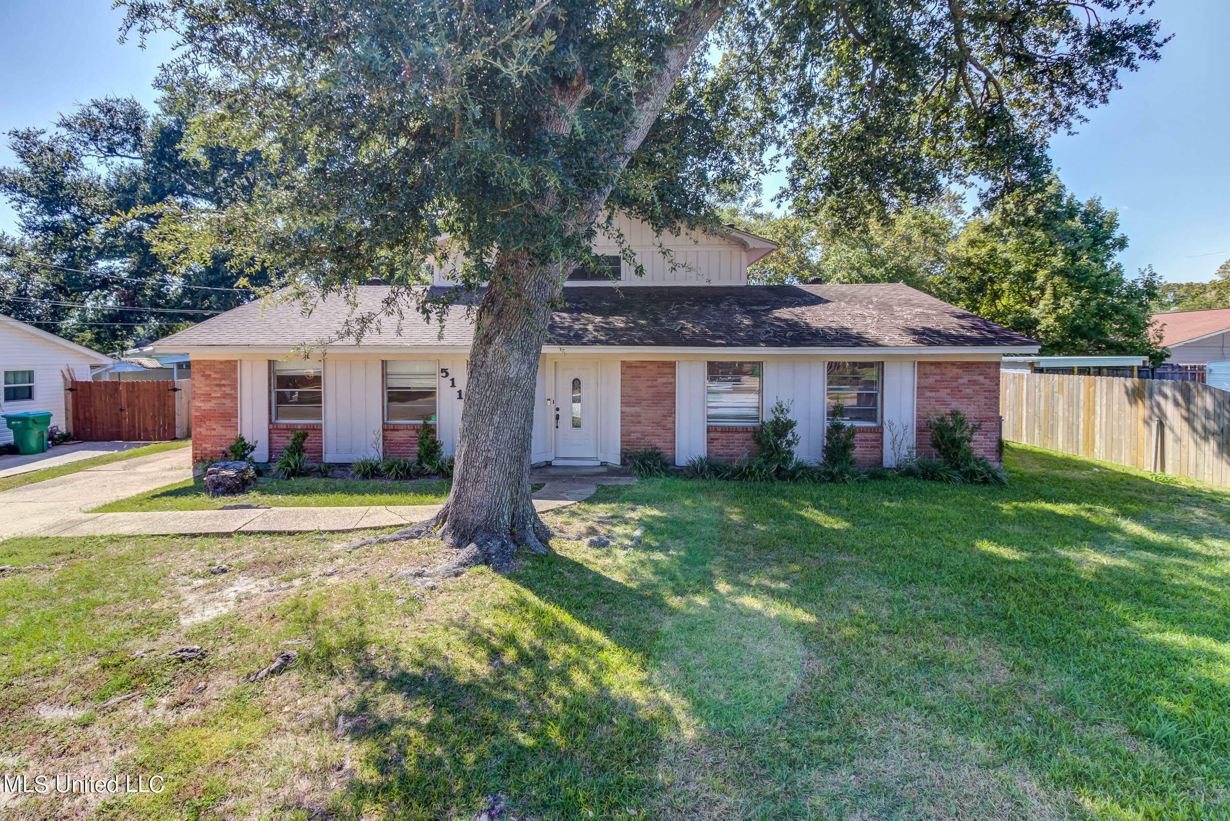 Property Photo:  511 Red Oak Drive  MS 39507 