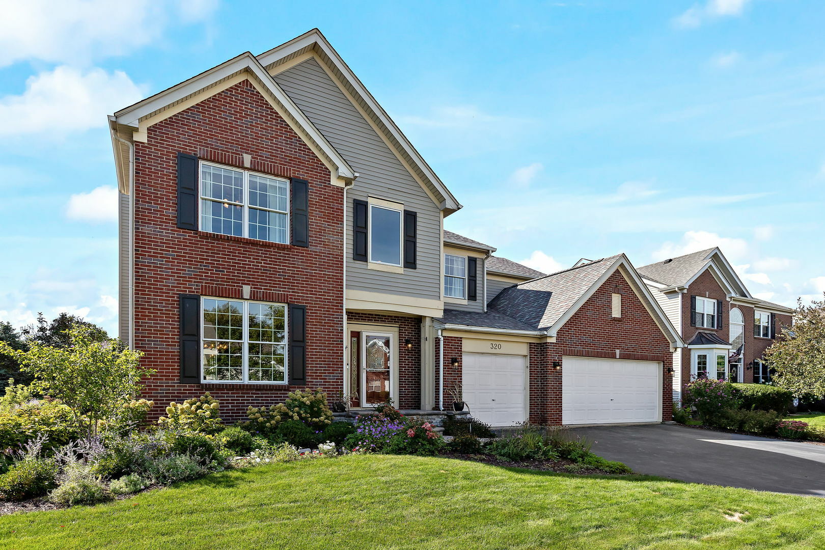 Property Photo: 320 Courtland Drive IL 60177