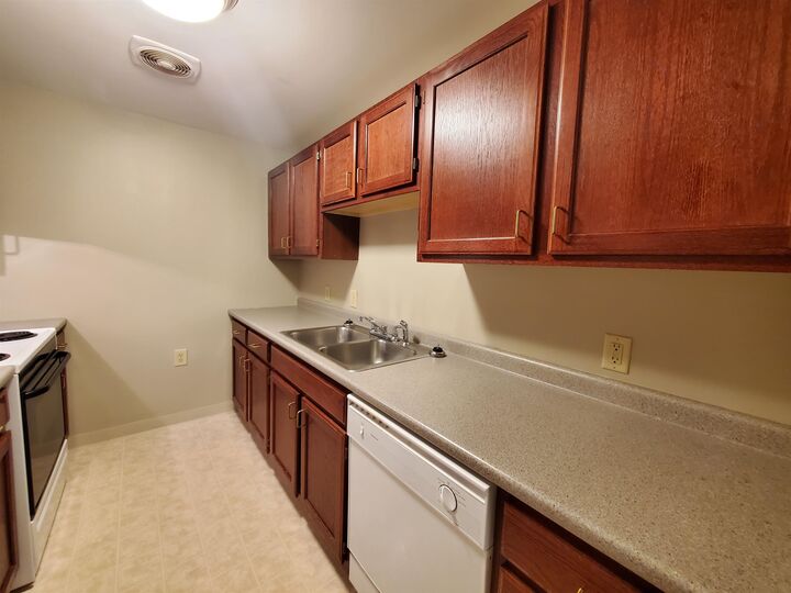 Property Photo: 40 Eastern Avenue 206 NH 03104