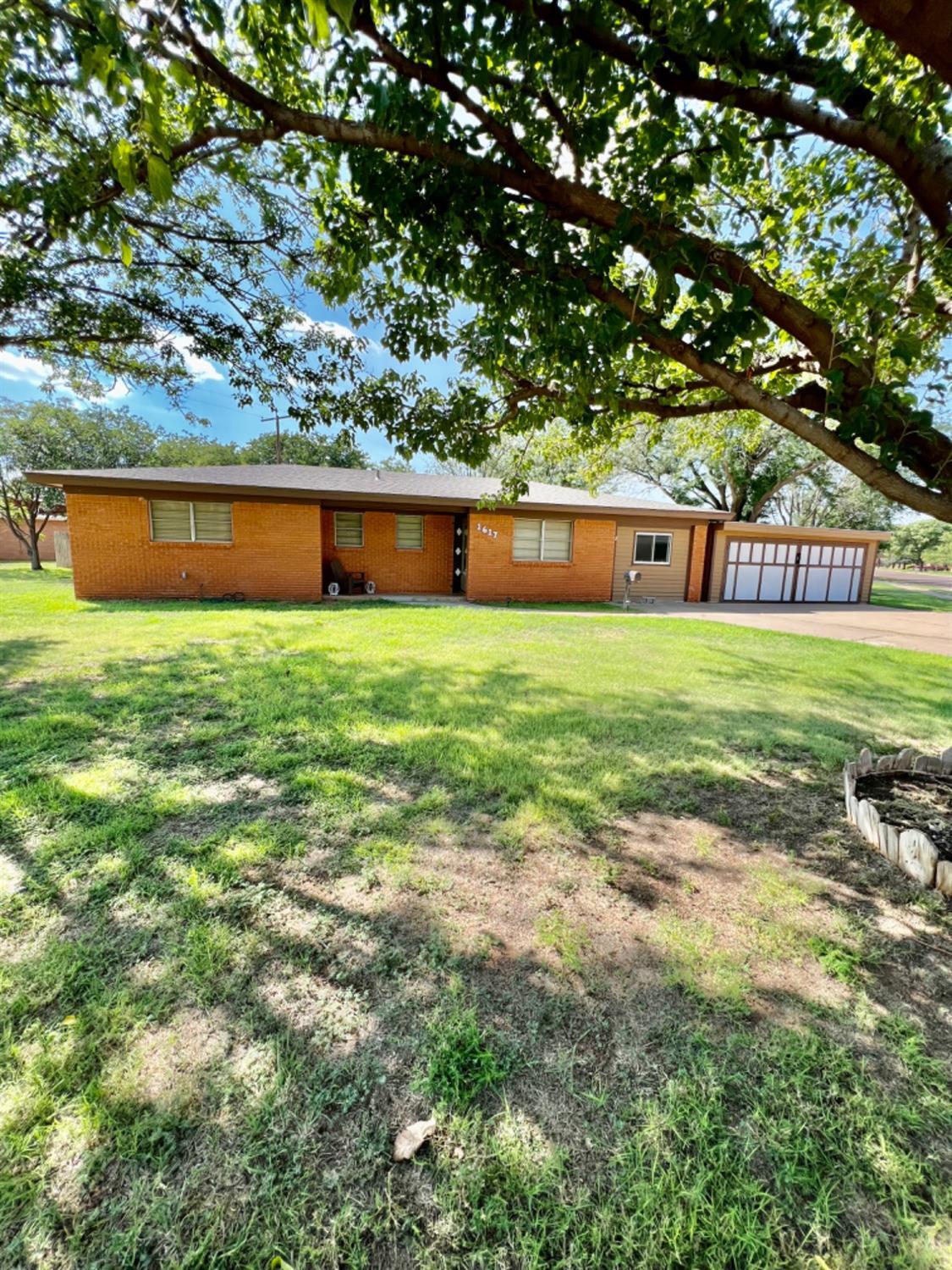 Property Photo: 1617 Ave F 1617 TX 79311