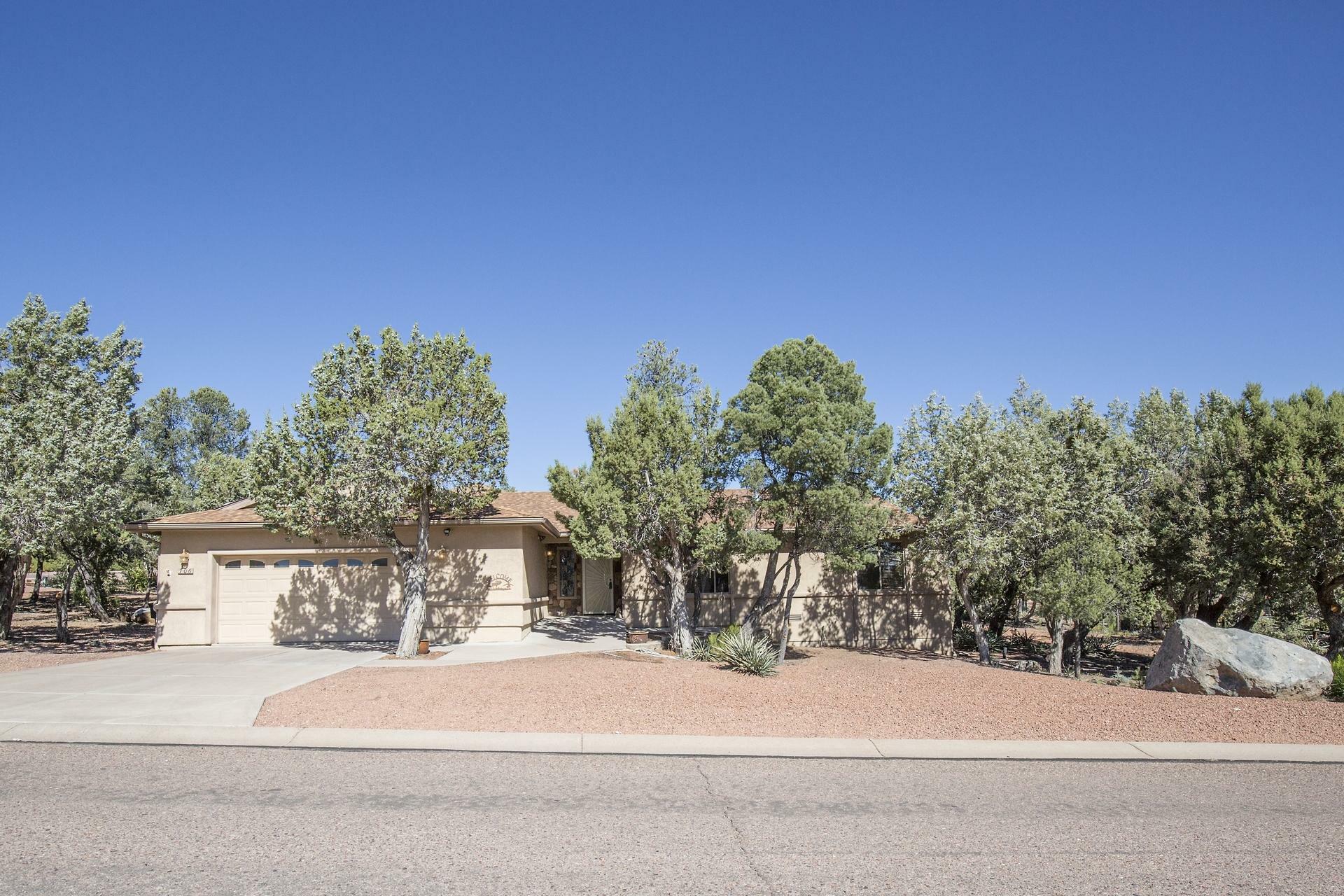 Property Photo:  706 E Phoenix Street  AZ 85541 