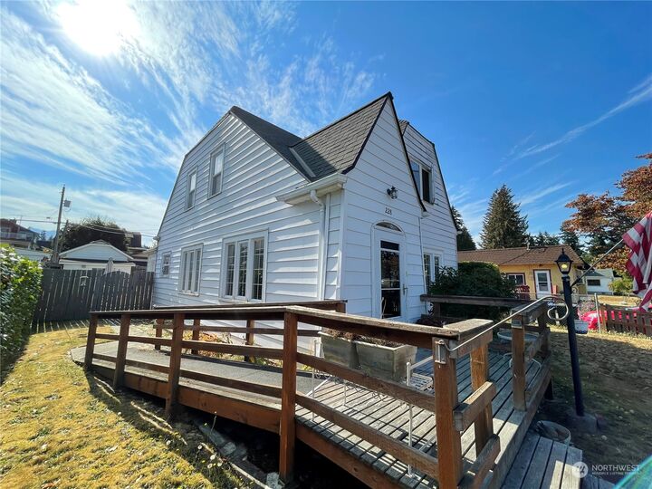 Property Photo: 228 W 12th Street WA 98362