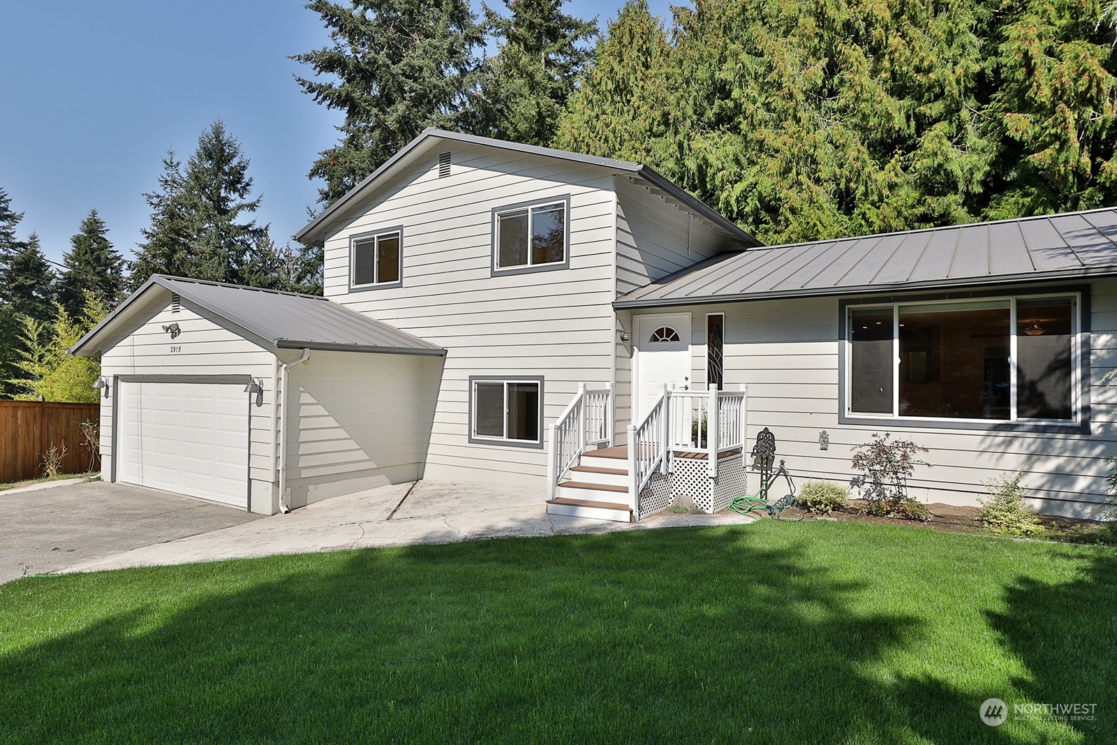 Property Photo:  2919 Lakeview Way  WA 98260 