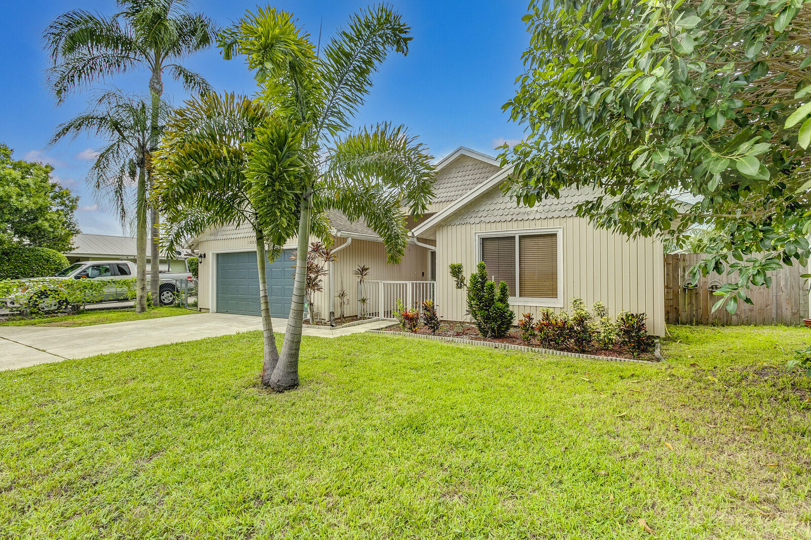 Property Photo: 1006 Center Street FL 33458