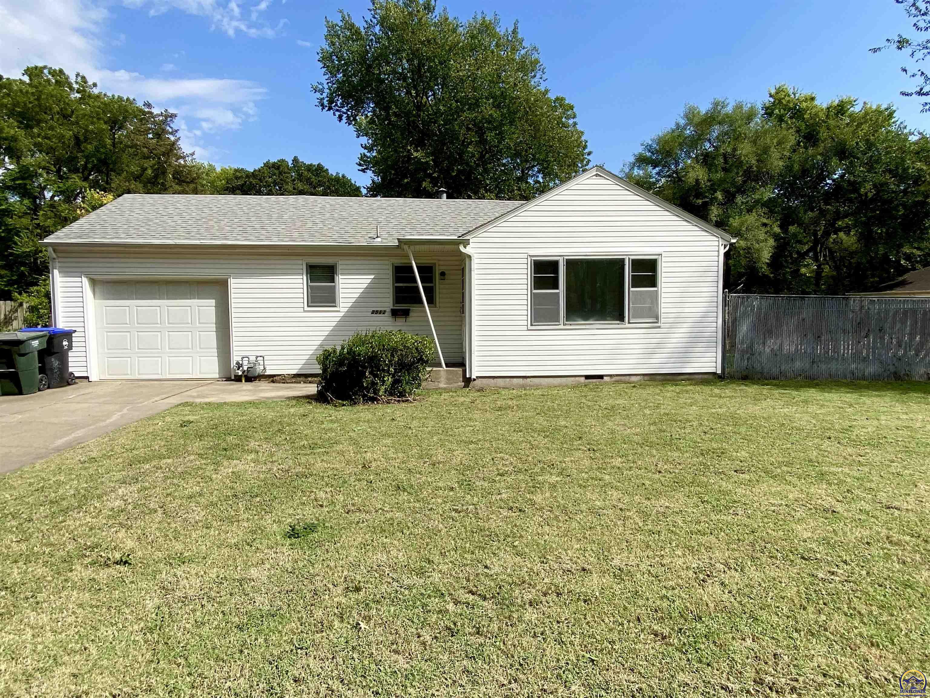 Property Photo:  2512 SW High Ave  KS 66611 