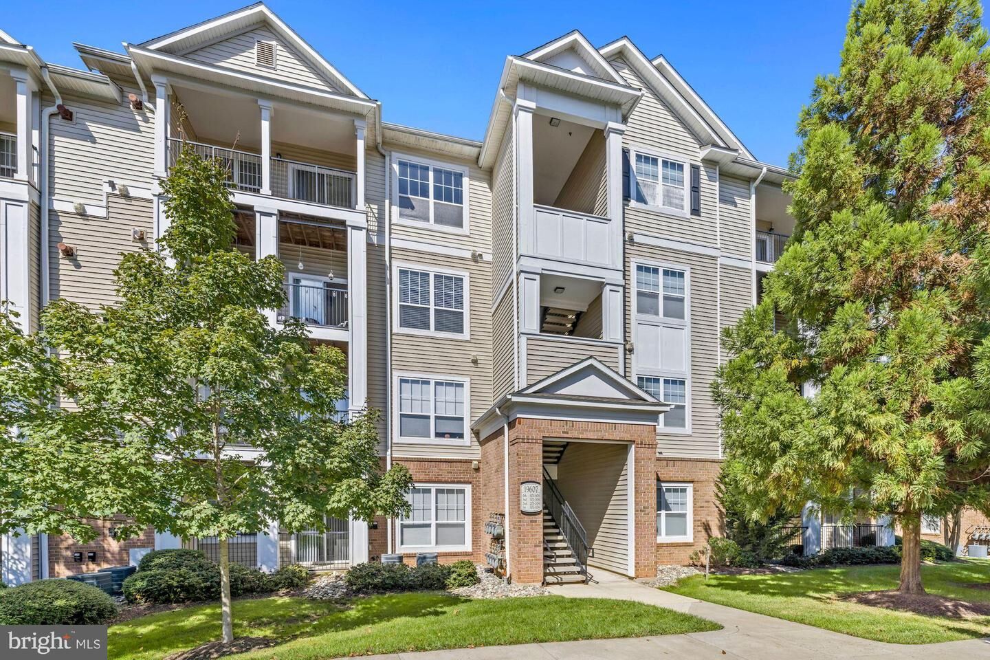 Property Photo:  19607 Galway Bay Circle 403  MD 20874 