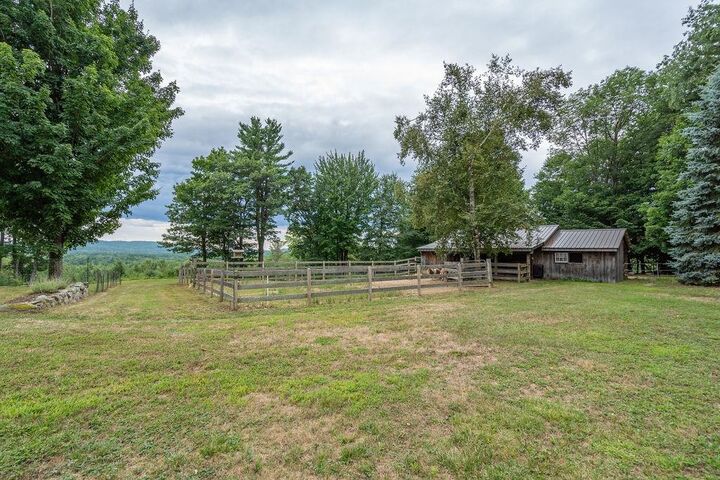Property Photo:  