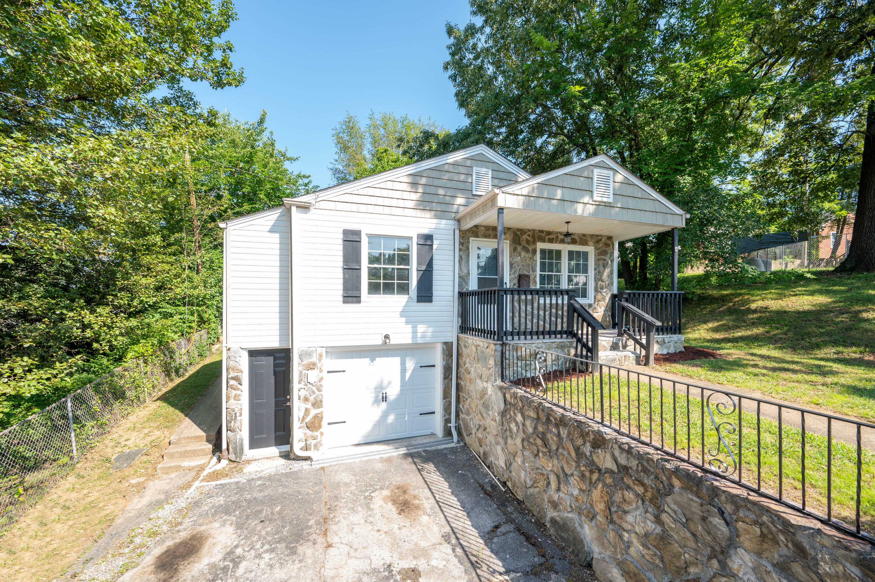 Property Photo:  1212 Lamont Street  TN 37664 