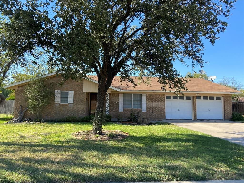 Property Photo:  1719 River Oaks Circle  TX 76801 