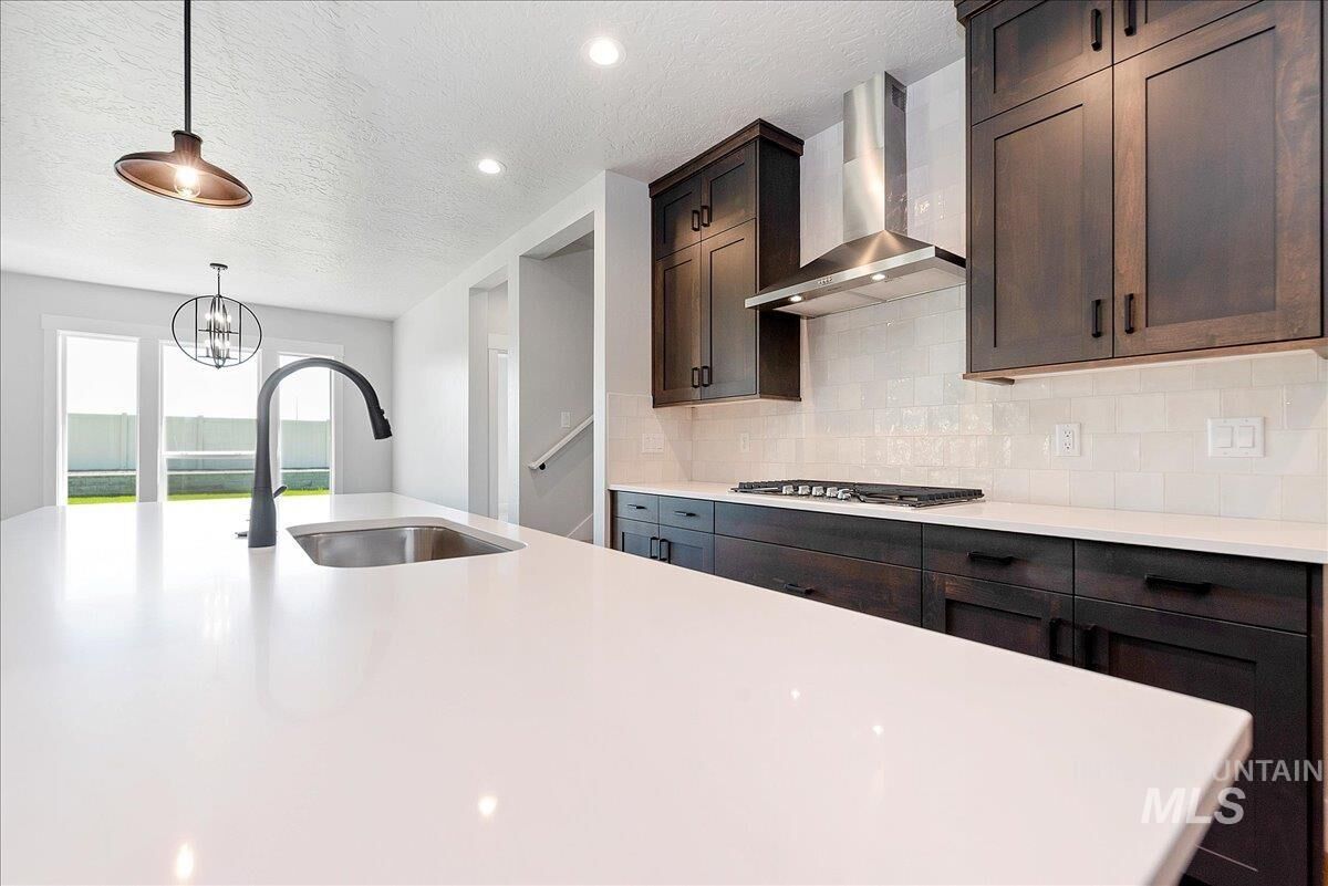 Property Photo:  190 S Fusion Ave  ID 83634 