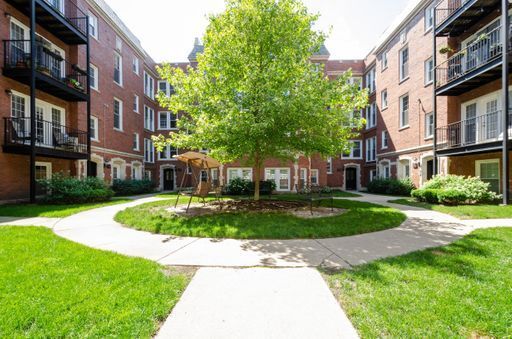Property Photo: 7724 N Ashland Avenue F1 IL 60626