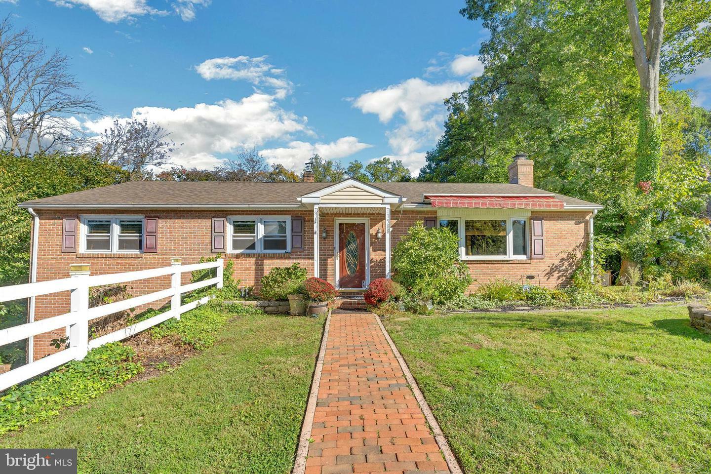 Property Photo: 1588 Springhill Drive PA 19014