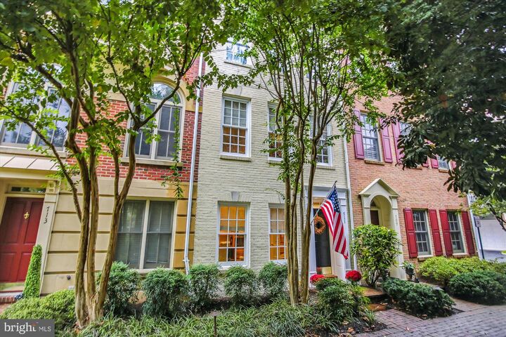 711 Fords Landing Way  Alexandria VA 22314 photo