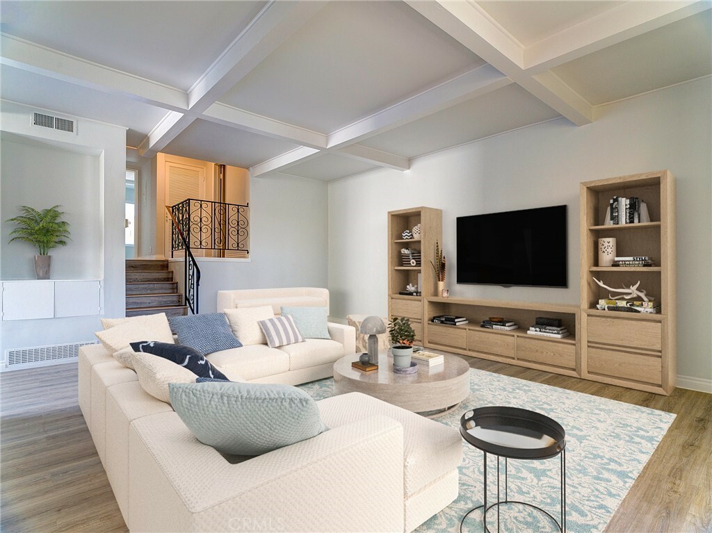 Property Photo:  375 E 36th Street 6  CA 90807 