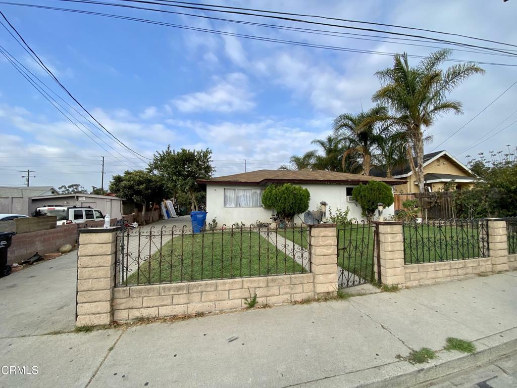 Property Photo:  412 Sycamore Street  CA 93060 