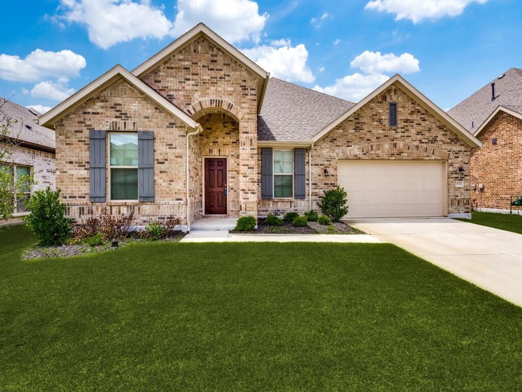 Property Photo: 1724 Drover Creek Road TX 76227