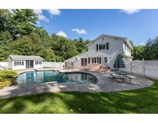 Property Photo:  5 Sandalwood Ln  MA 01810 