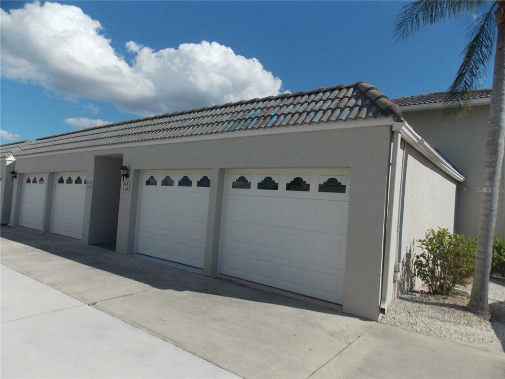 Property Photo:  932 Capri Isles Boulevard 118  FL 34292 