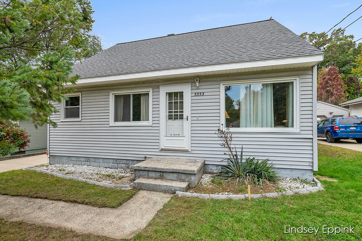 Property Photo:  3353 Raven Avenue SW  MI 49509 