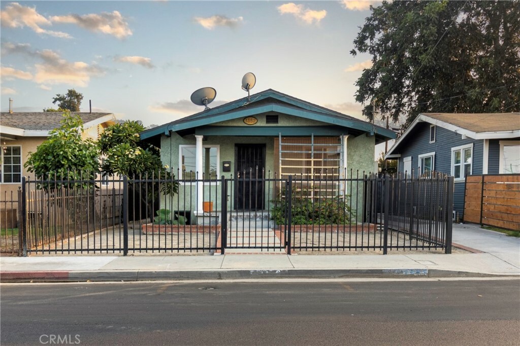 Property Photo: 1352 E 58th Place CA 90001
