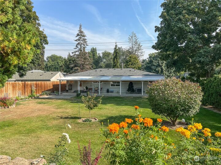 Property Photo: 340 N Kentucky Avenue WA 98802