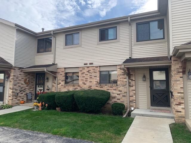 Property Photo:  5820 Cambridge Ln 7  WI 53406 