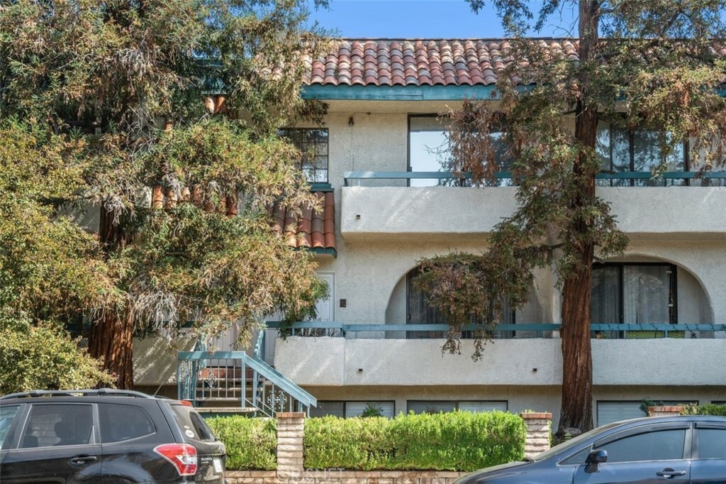 Property Photo: 5346 Zelzah Avenue CA 91316