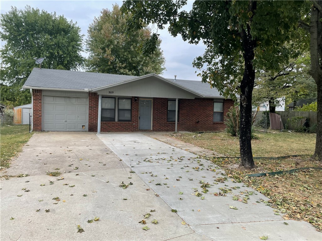 309 W Rolling Oaks Drive  Rogers AR 72756 photo