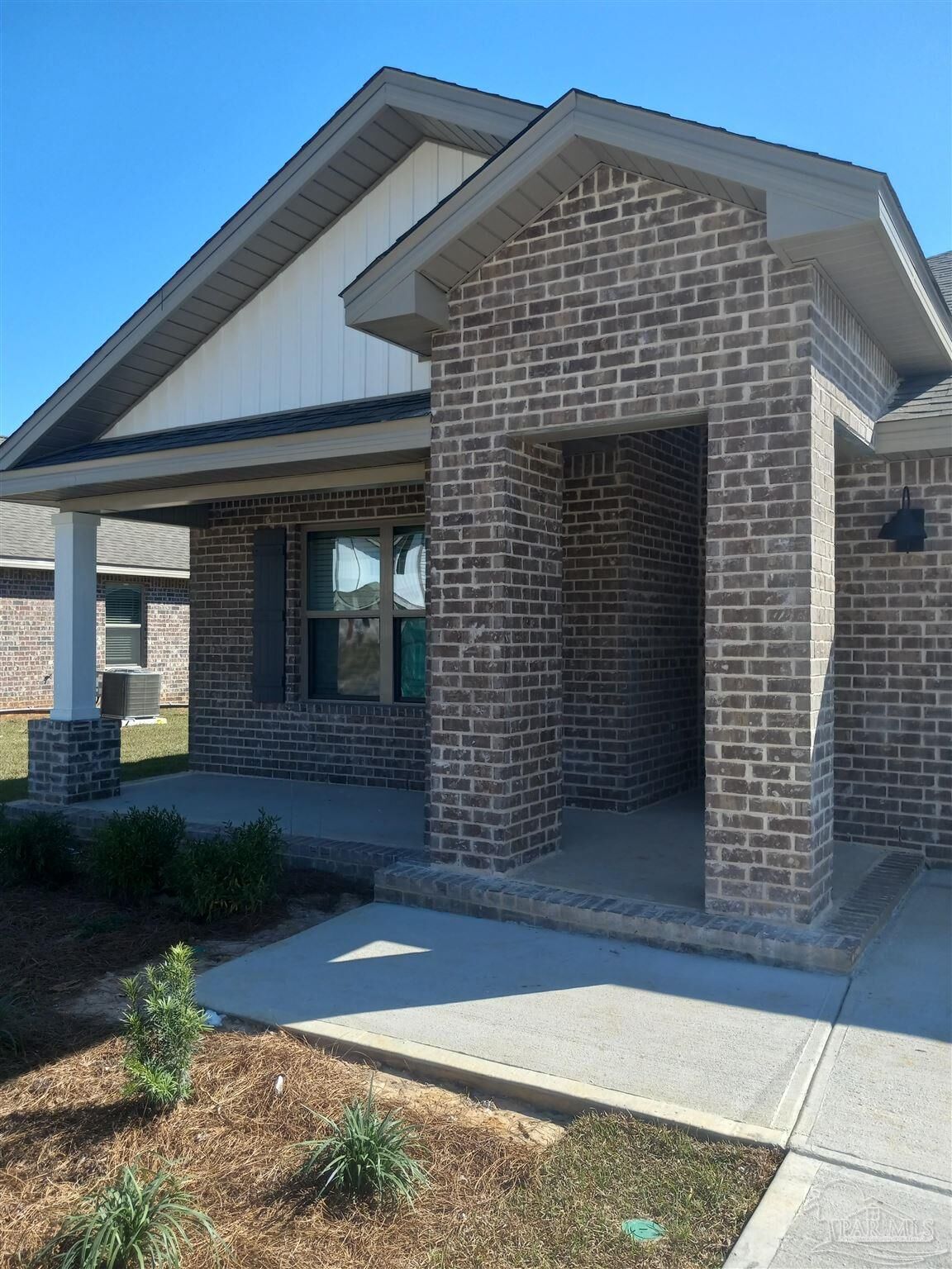 Property Photo: 6331 Burrow Ln FL 32526
