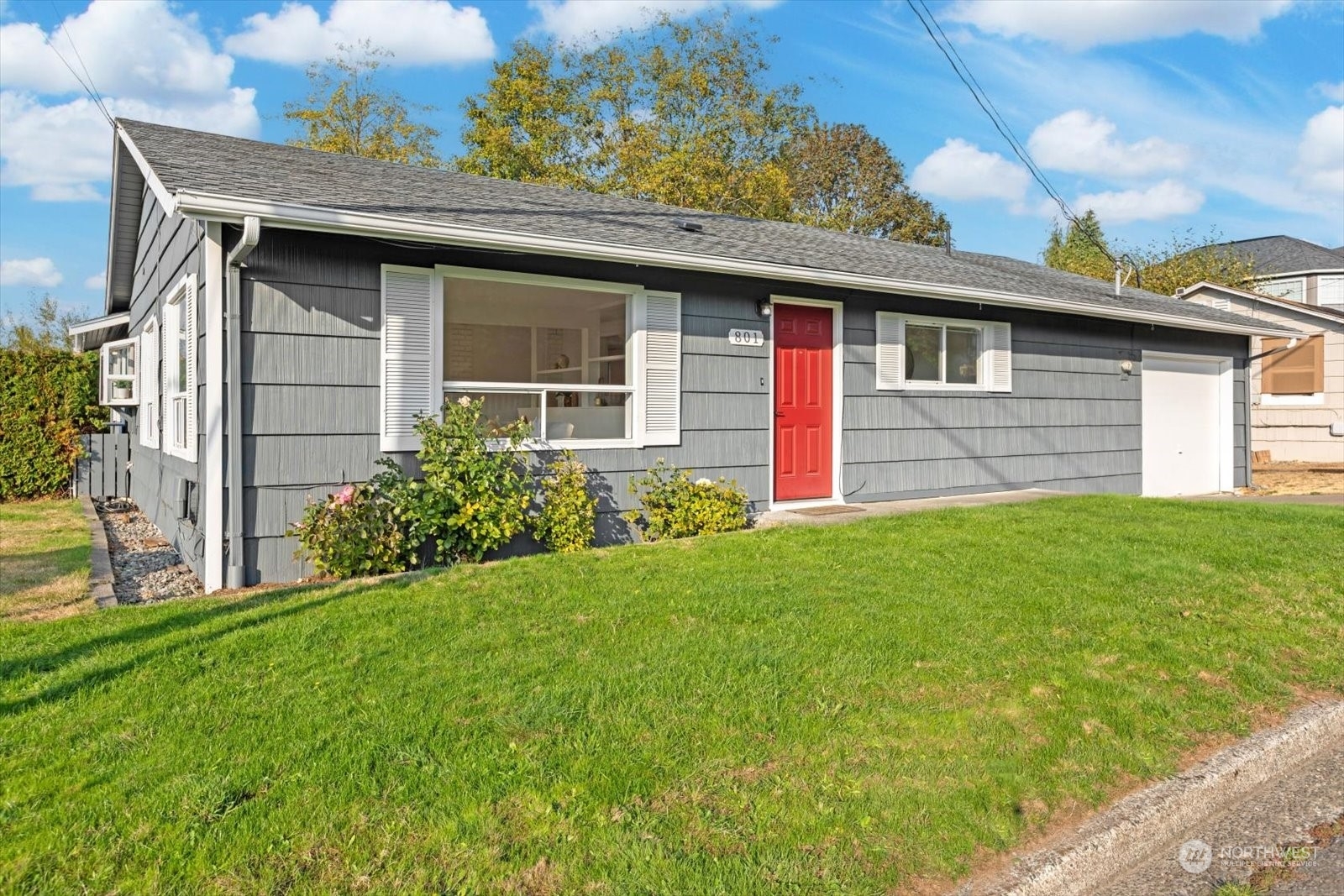 Property Photo:  801 Cedar Street  WA 98020 