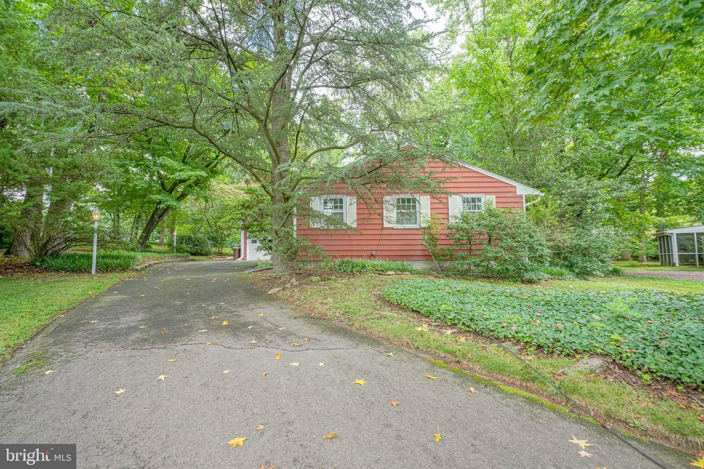 Property Photo:  11 Overbrook Circle  NJ 08057 