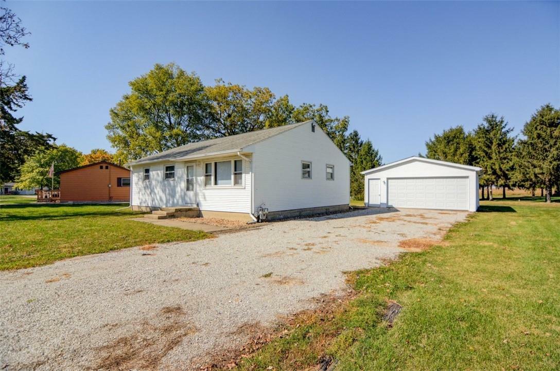 Property Photo:  104 W Belle Street  IL 62554 