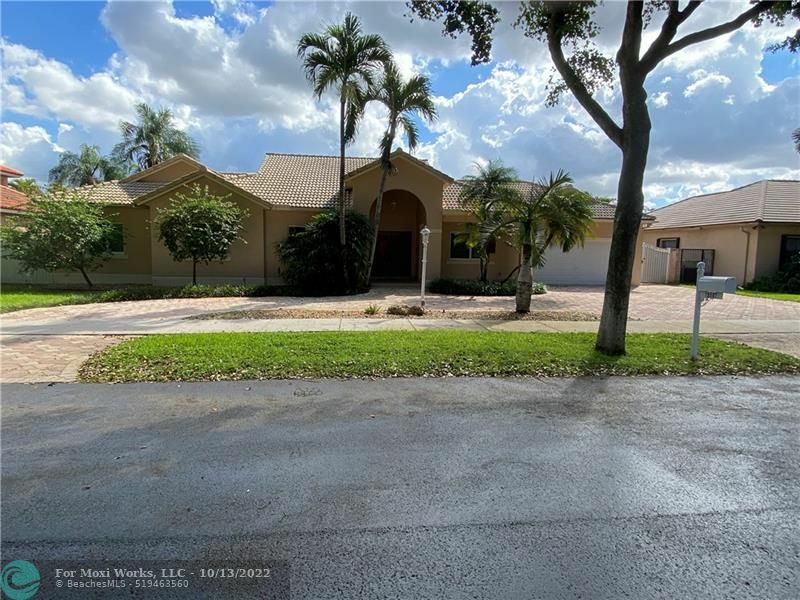 Property Photo: 15507 NW 82nd Ct FL 33016