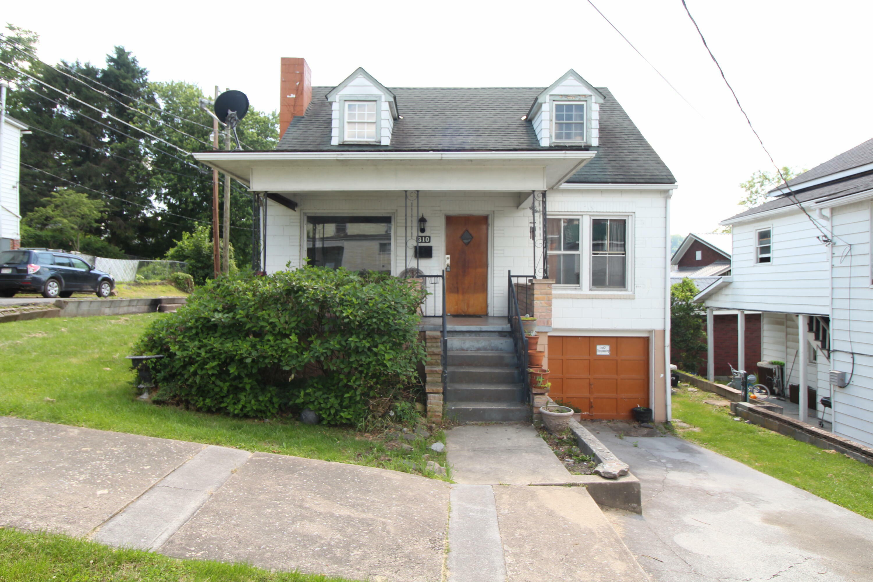 Property Photo:  310 6th Ave  WV 25951 