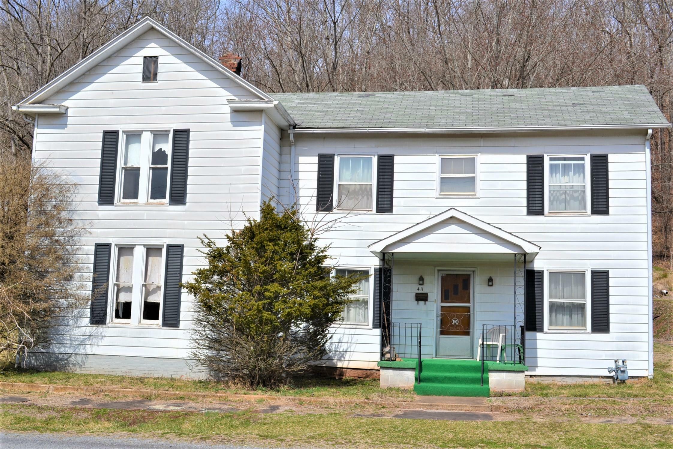 Property Photo:  303 E Main St  WV 24970 