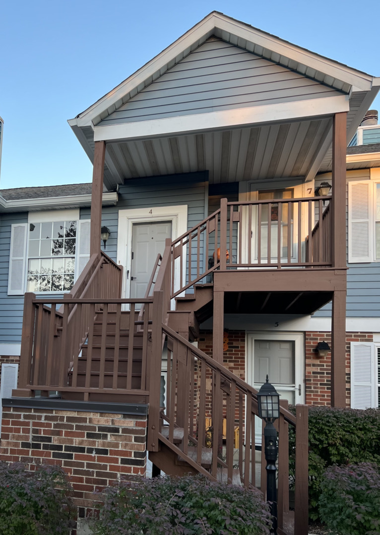 Property Photo: 385 Sandhurst Circle 4 IL 60137