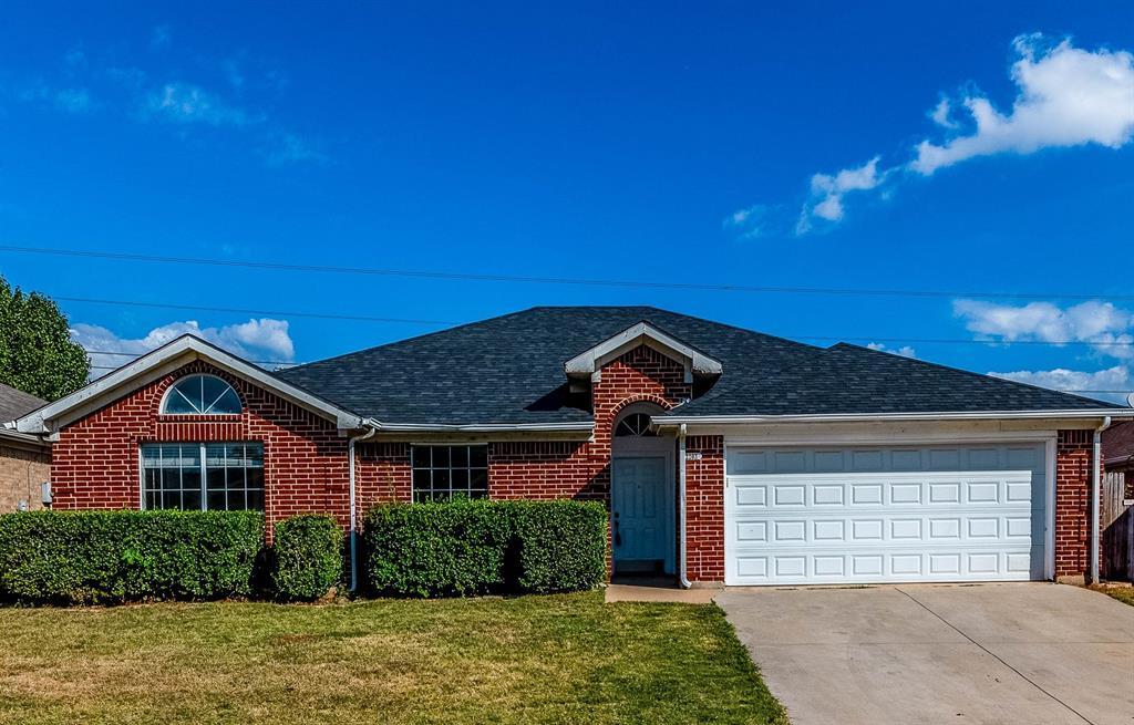 Property Photo: 2203 Greensborough Lane TX 76001