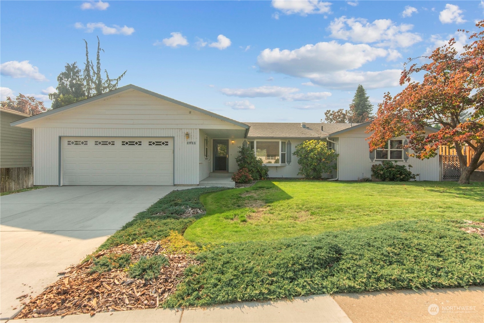 Property Photo: 1711 Lexington Place WA 98801