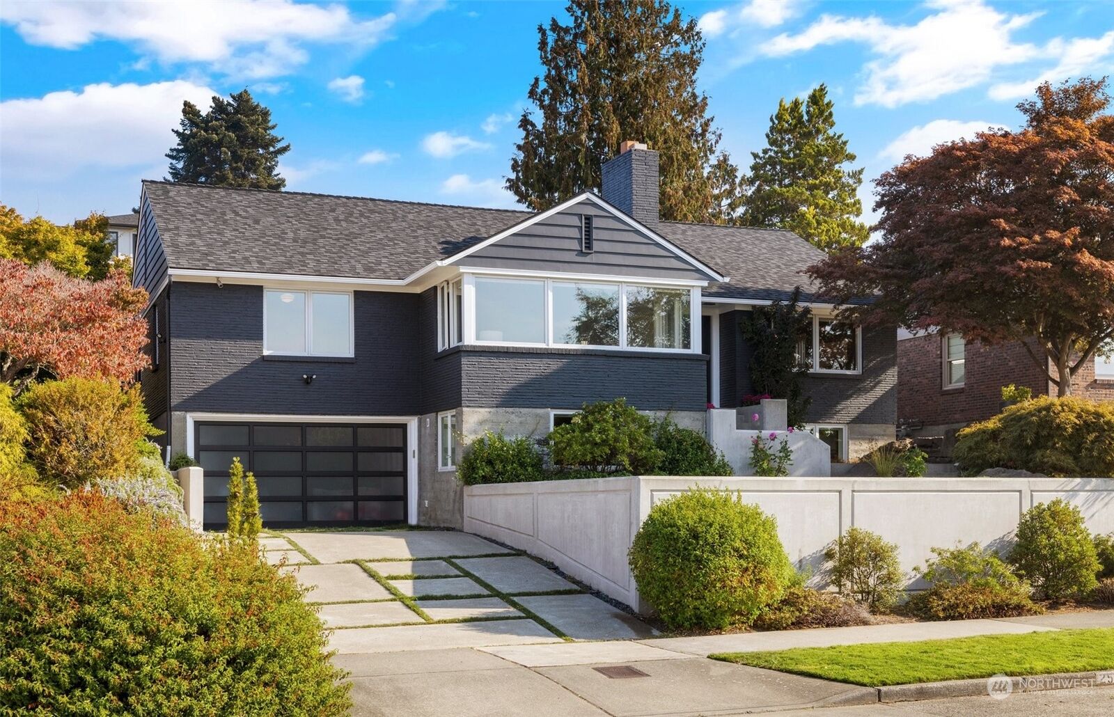 Property Photo:  2520 Westmont Way W  WA 98199 