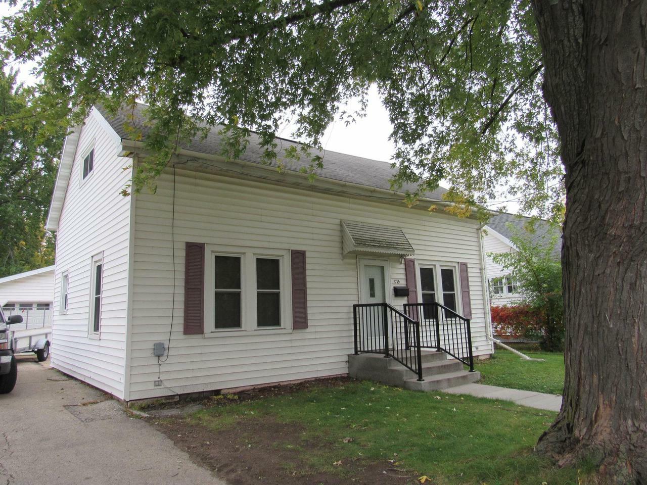 Property Photo:  1715 West Commercial Street  WI 54914 