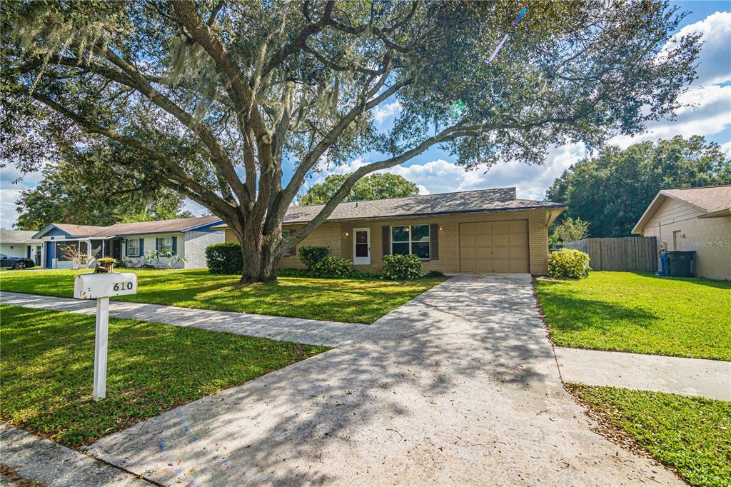 Property Photo:  610 Avocado Drive  FL 33584 