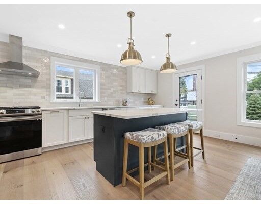 Property Photo:  41 Grant Place 1  MA 02451 