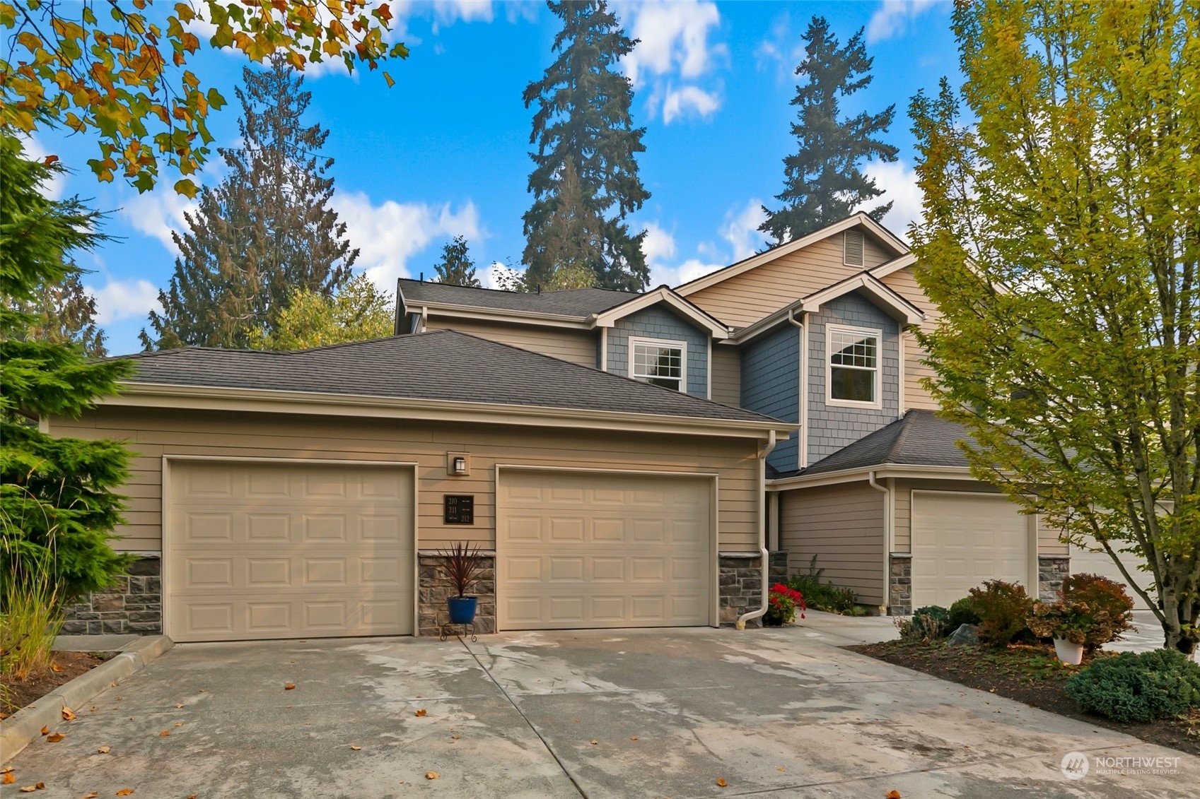 Property Photo:  4313 Issaquah Pine Lake Road SE 212  WA 98075 