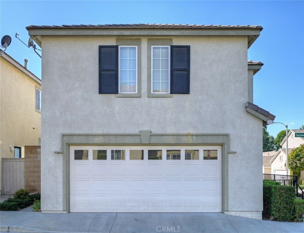 Property Photo:  621 Sepulveda Place  CA 92870 