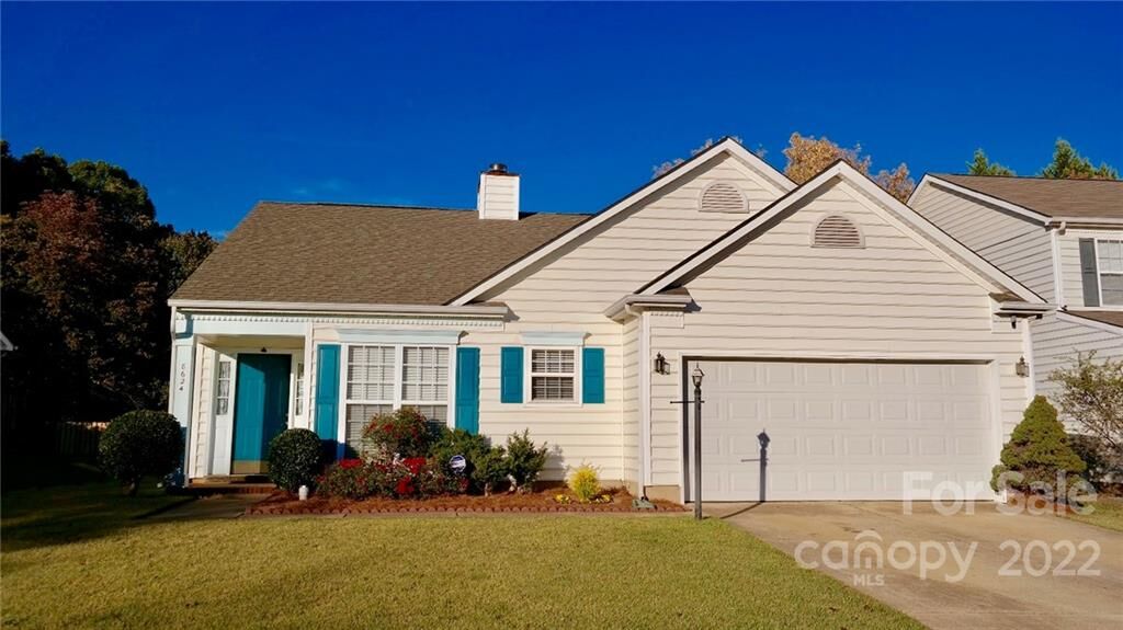 Property Photo: 8624 Mineral Ridge Way NC 28269