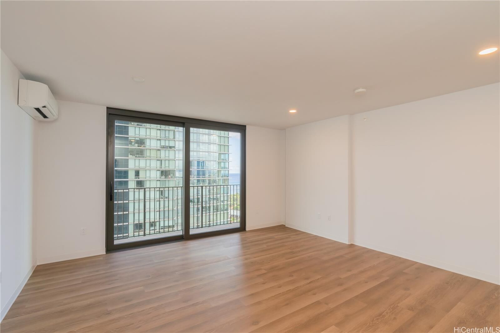 Property Photo:  987 Queen Street 3512  HI 96814 