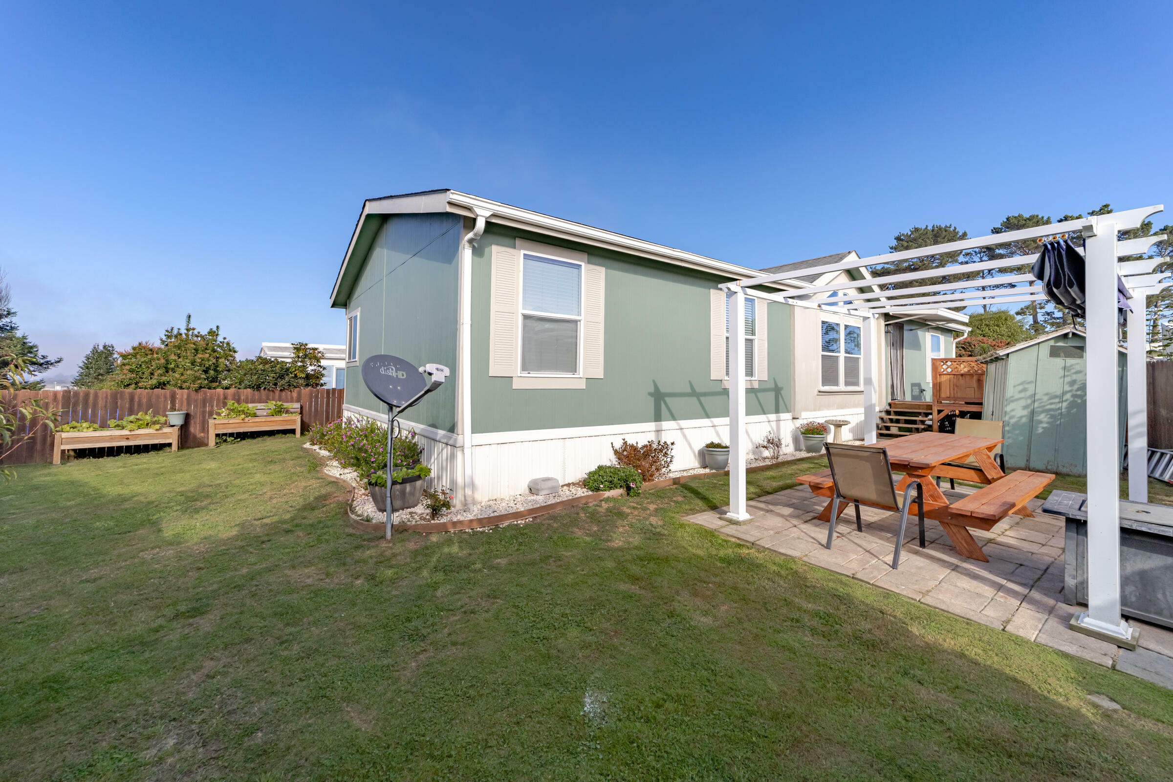 5498 Hilltop Lane  Eureka CA 95503 photo