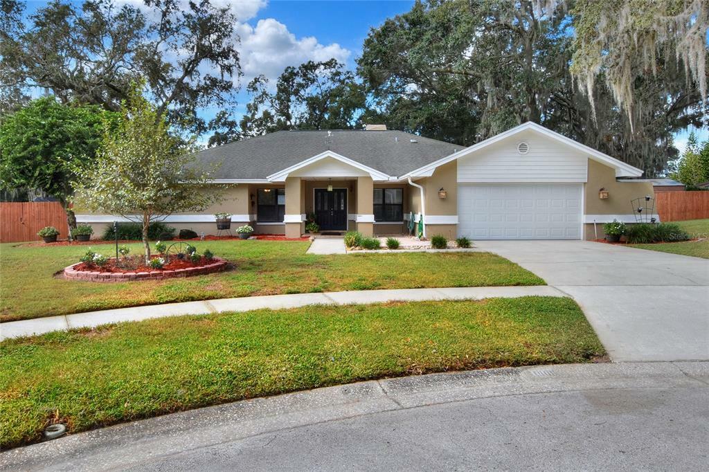 Property Photo:  1006 Wildwood Lane  FL 33594 